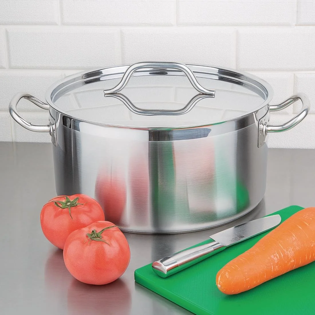 Nisbets Essentials Stainless Steel Stew Pot with Lid 32cm - Image 4