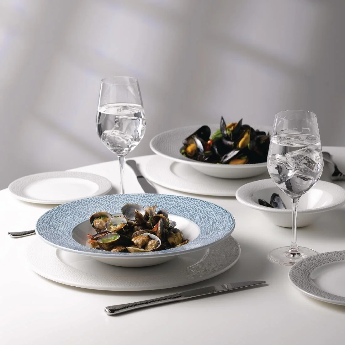 Churchill Isla Wide Rim Bowls White 280mm (12 Pack) - Image 2