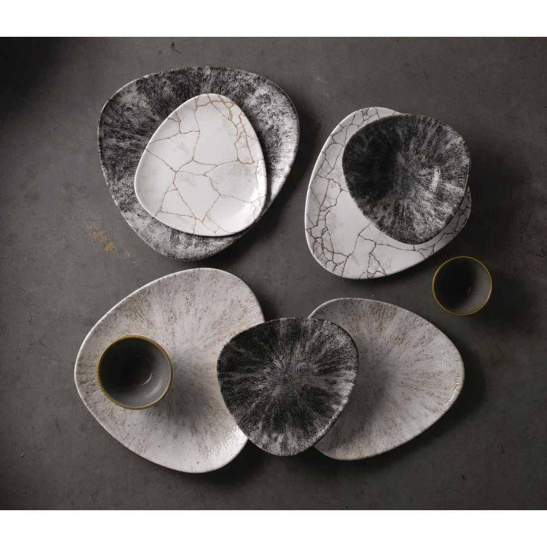 Churchill Studio Prints Kintsugi Agate Grey Lotus Plates 228mm (12 Pack) - Image 3