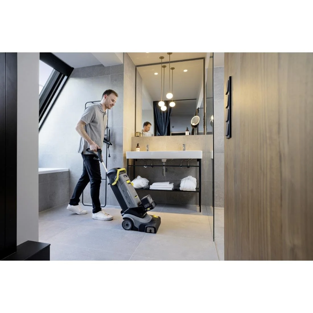 Karcher Scrubber Dryer BR 30/4 C BP Without Battery and Charger - Image 3