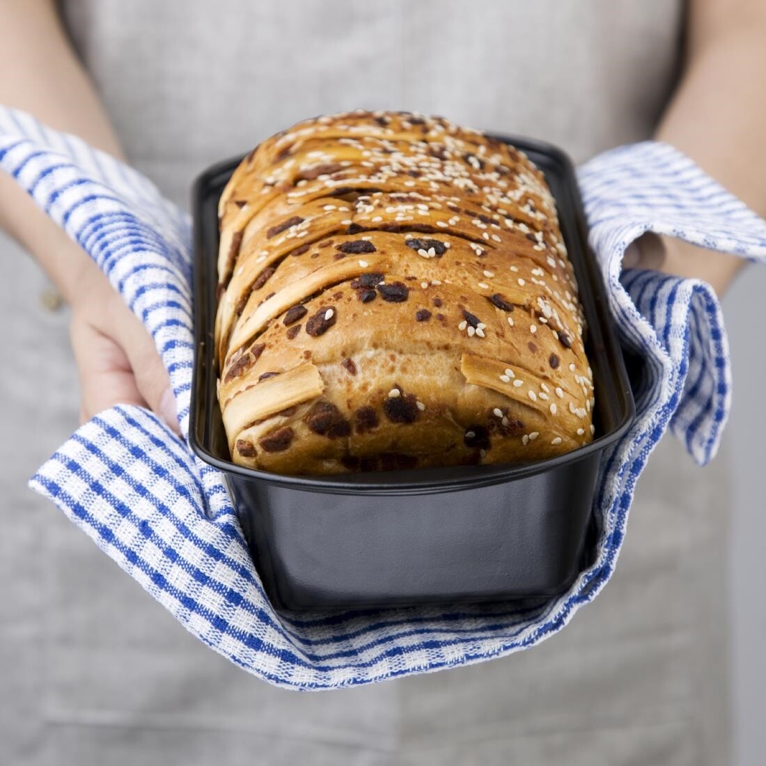 Vogue 1.5lb Non-Stick Loaf Tin 6x26x13cm