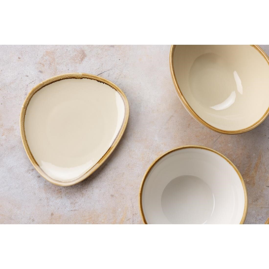 Olympia Kiln Triangular Plate Sandstone 165mm