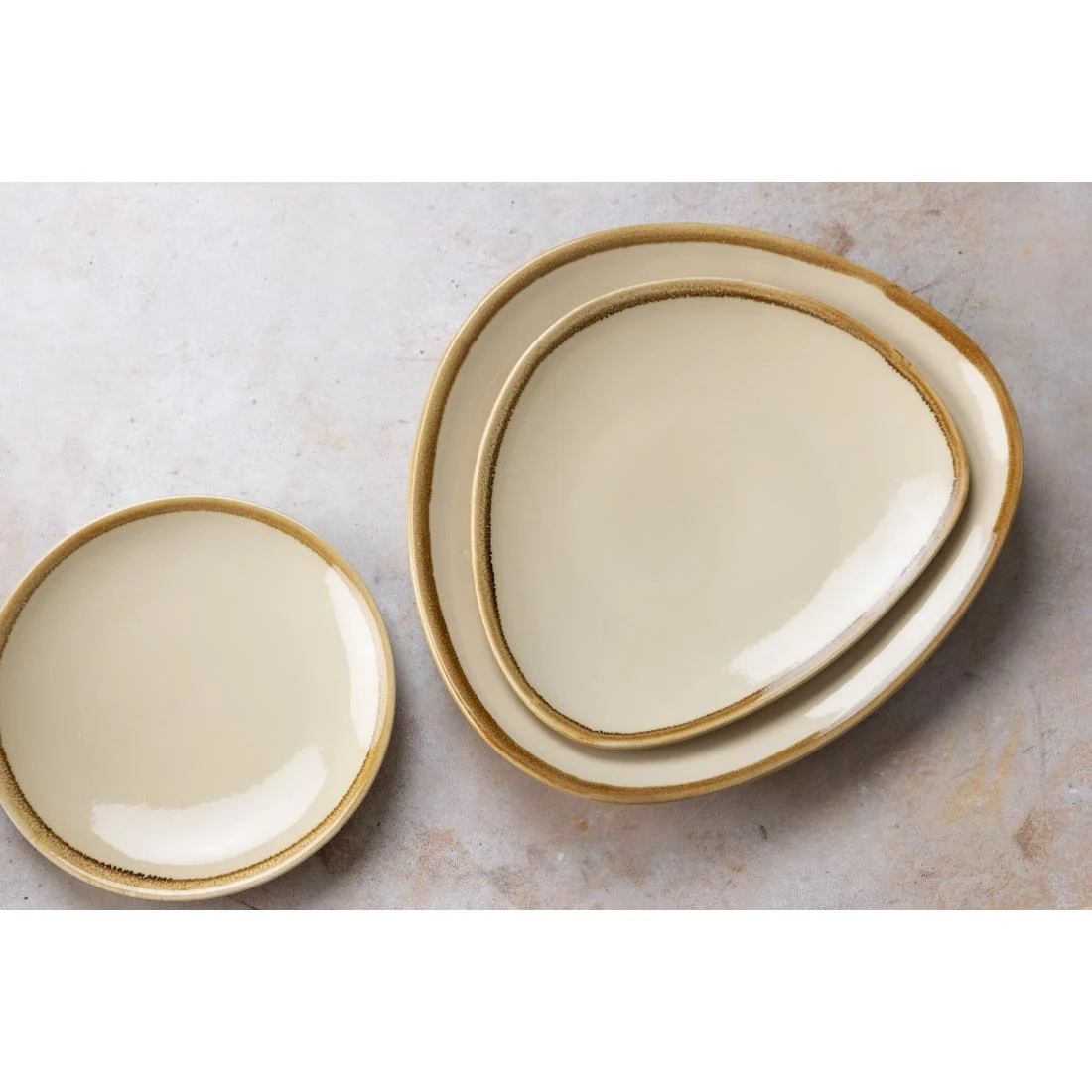 Olympia Kiln Triangular Plate Sandstone 280mm