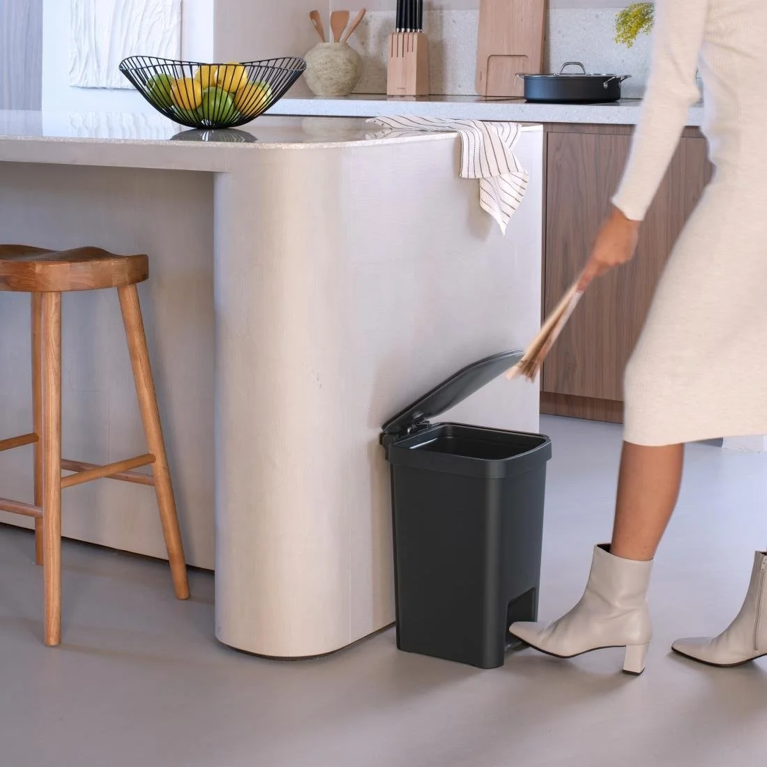 Brabantia StepUp Pedal Bin Dark Grey 16Ltr - Image 4