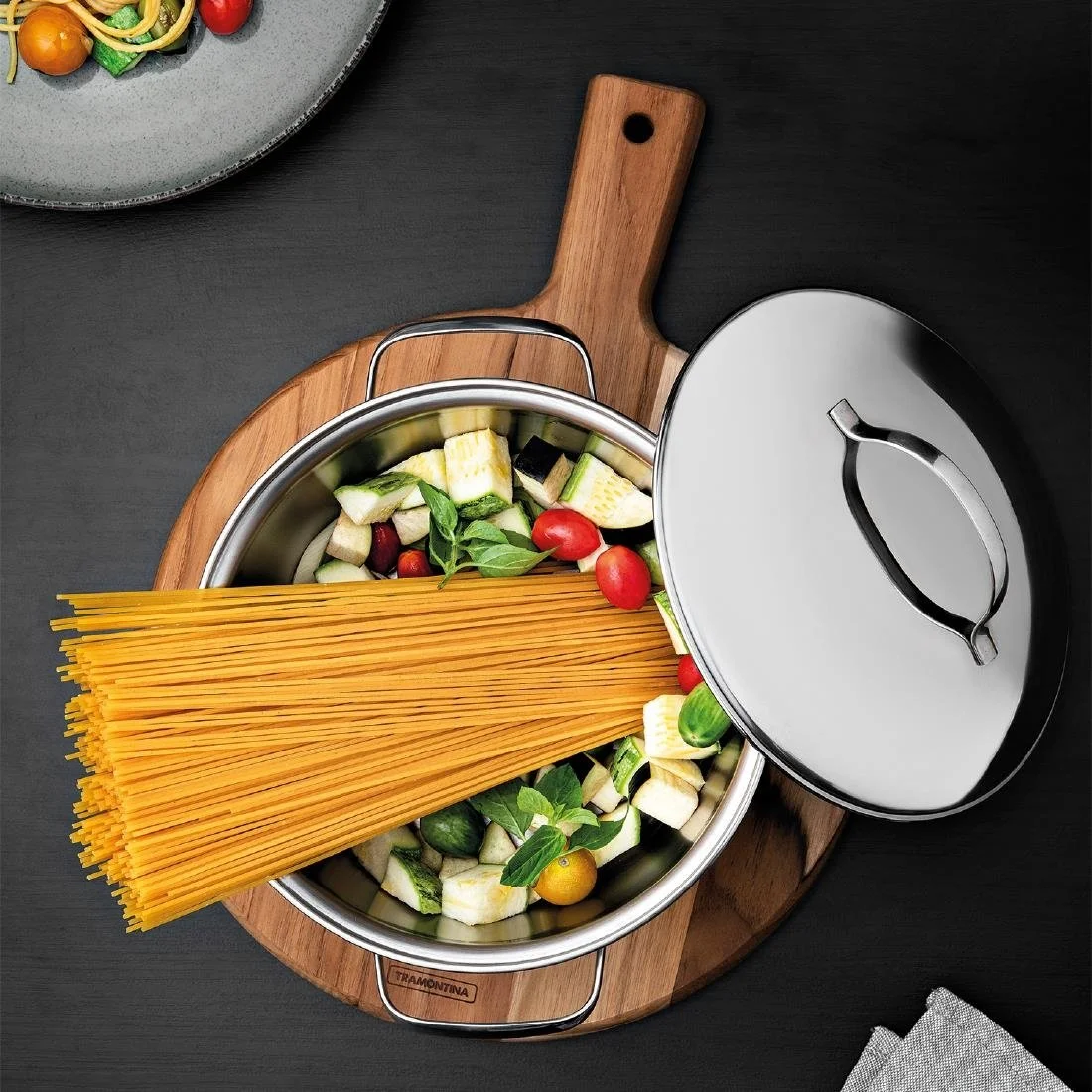 Tramontina Round Chopping Board 300x18mm - Image 3