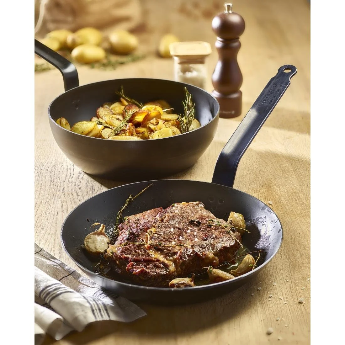 De Buyer Outdoor Blue Steel Round Pan 28cm - Image 2