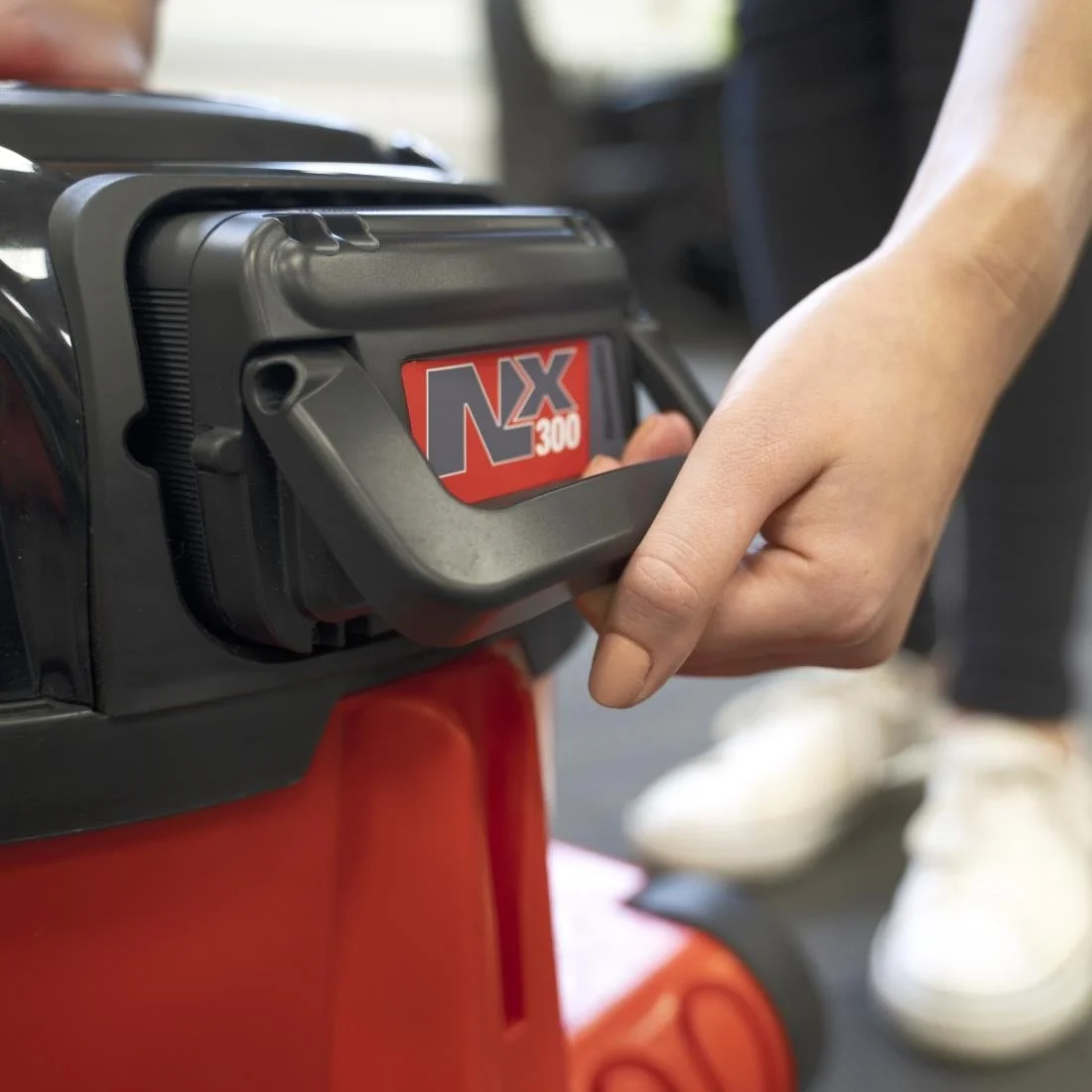 Numatic Pro Cordless Henry Vacuum NBV240NX - Image 7