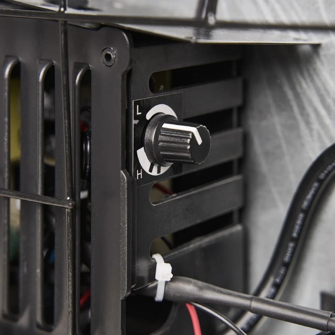 Corby Radley 40Ltr Solid Door Minibar Cream - Image 7