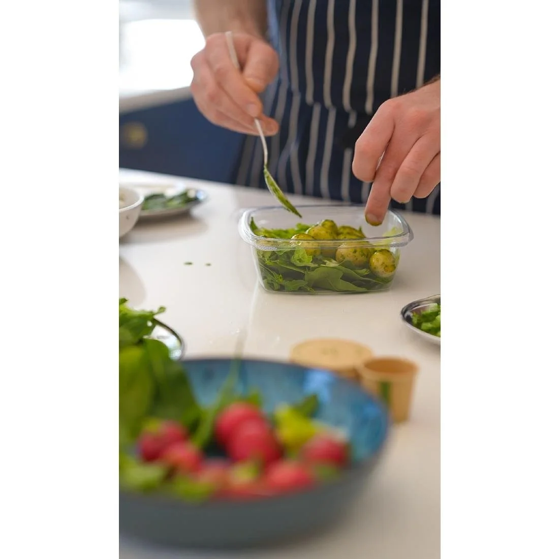 Vegware PLA Hinged Deli Containers 12oz (300 Pack) - Image 3