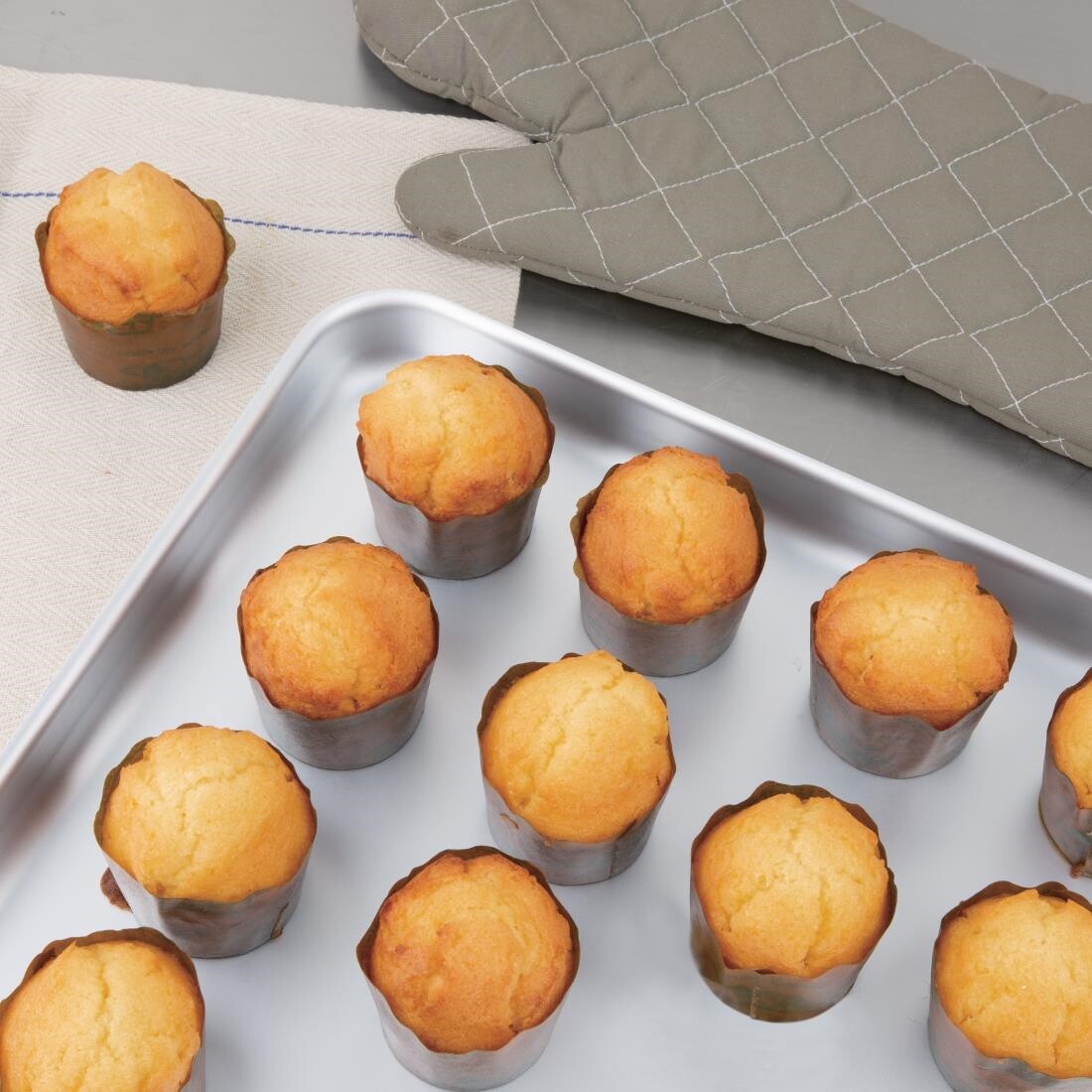 Vogue Aluminium Bakewell Pan 610mm