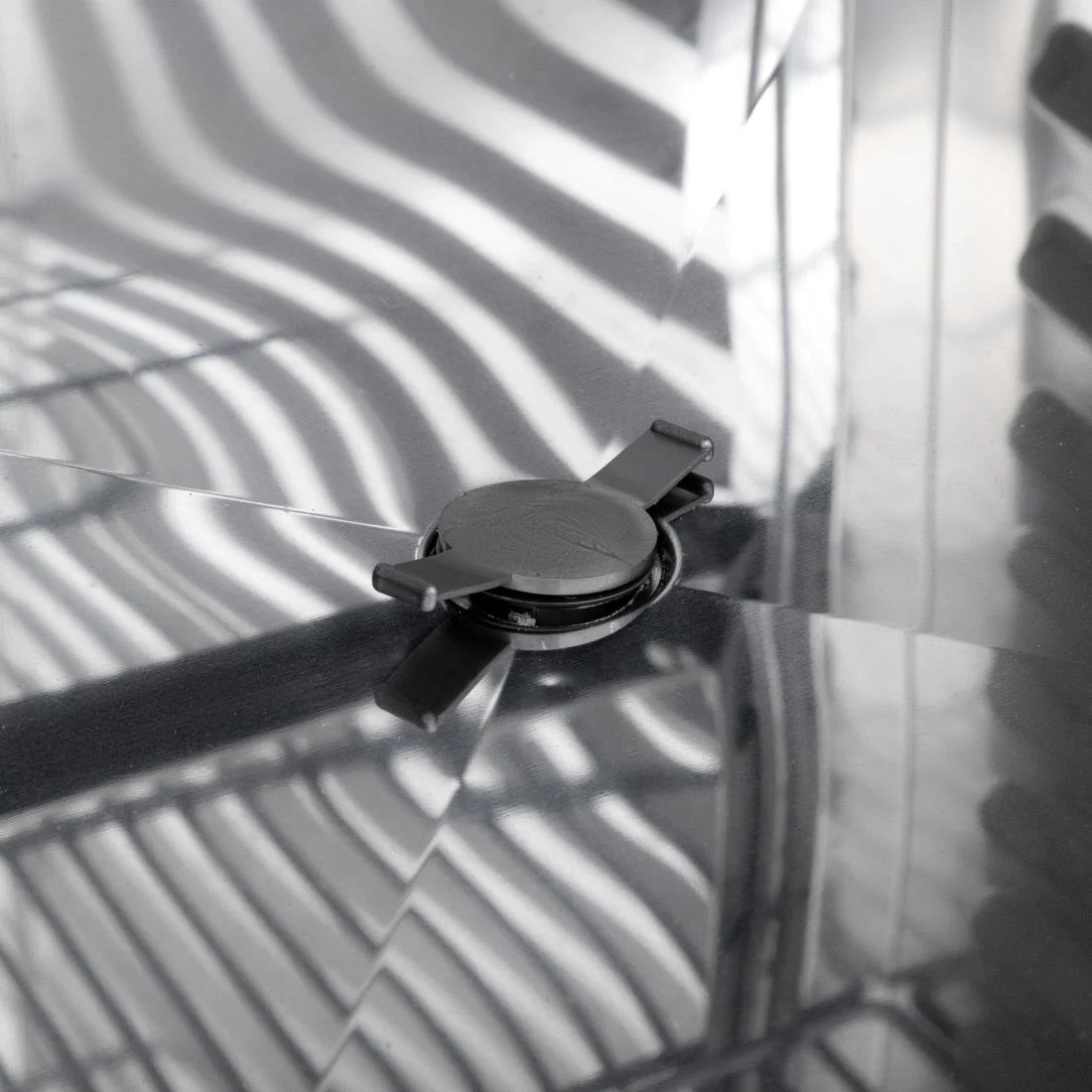 Polar U-Series Energy Efficient Single Door Upright Refrigerator 700Ltr - Image 15