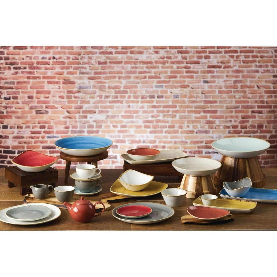 Churchill Stonecast Triangle Bowl Berry Red 235mm - Image 3