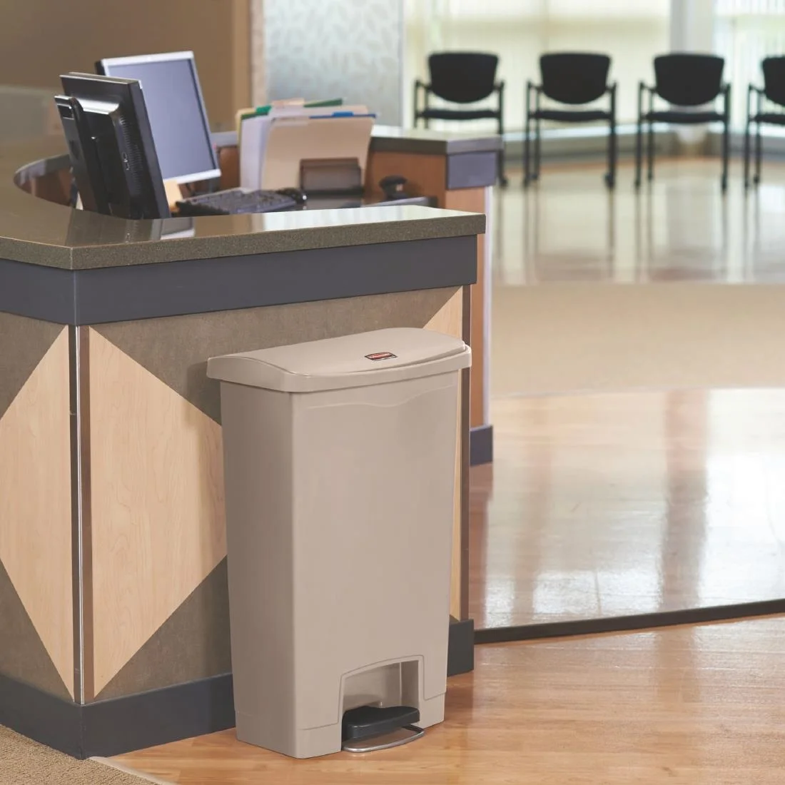 Rubbermaid Slim Jim Step on Front Pedal Beige 50Ltr - Image 5